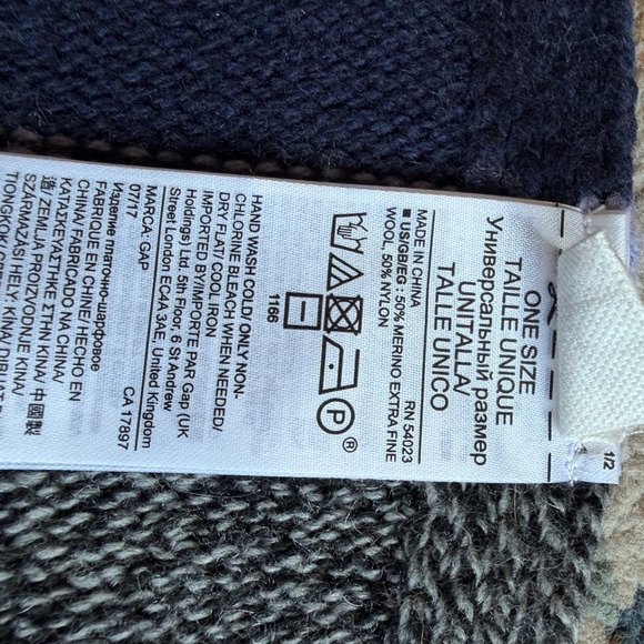 GAP Merino Wool Blend Striped Scarf – Soft, Colorful, Cozy — flaw - Picture 6 of 7